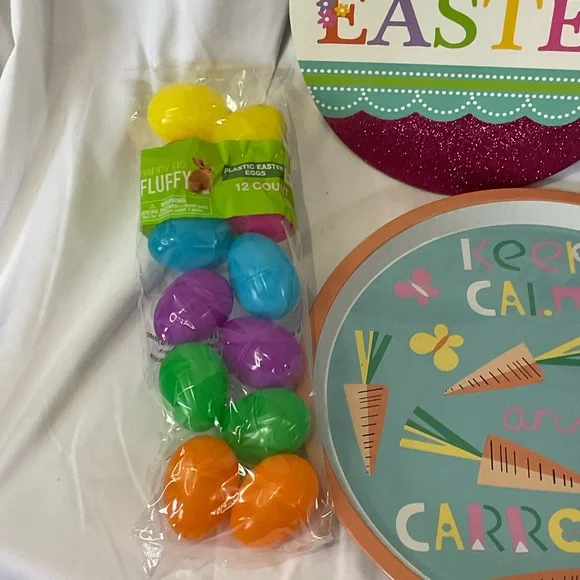 Easter Dinnerware Set & Decor,Platters, Napkins, Plastic Eggs 2 Wall Decorations - Picture 5 of 14